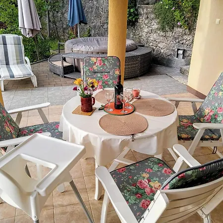 Lori Apartman *