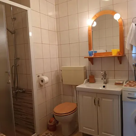 Lori Apartman