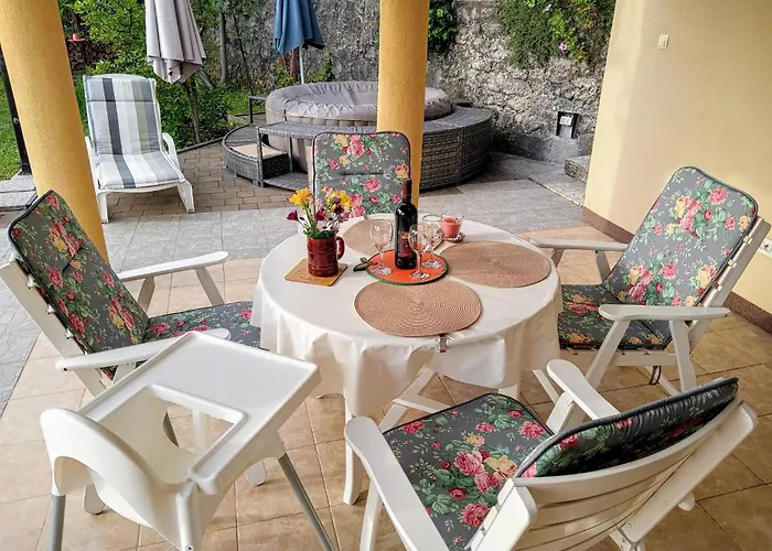 Lori Apartman *